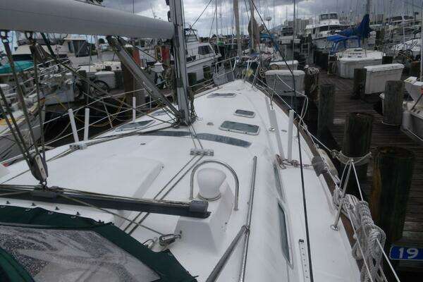 Photo of the 2004 Beneteau 423 "Fleetwing"