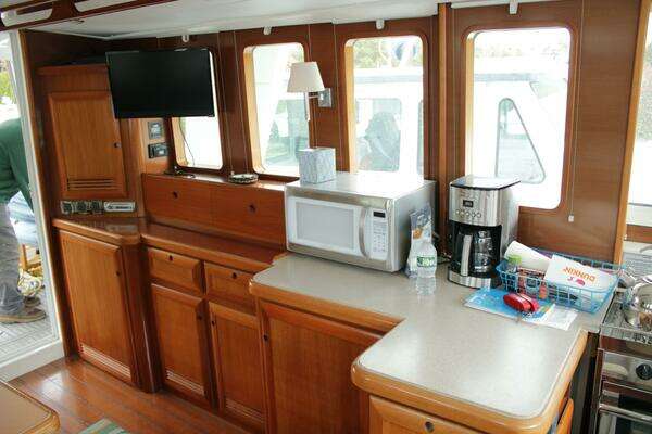 Beneteau Swift Trawler 42 Yacht For Sale