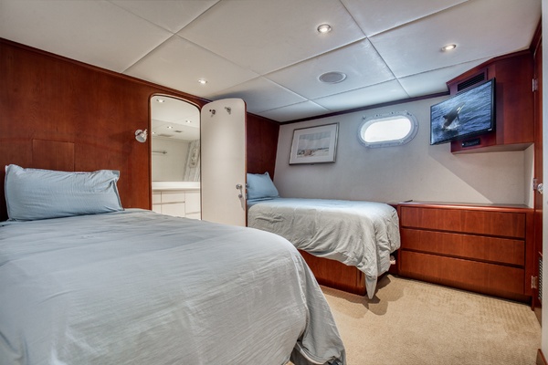 021 Guest Cabin Twin 02