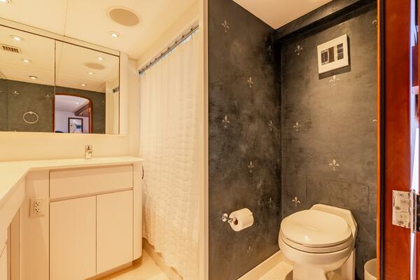 Primary Stateroom Ensuite Primary Stateroom Ensuite