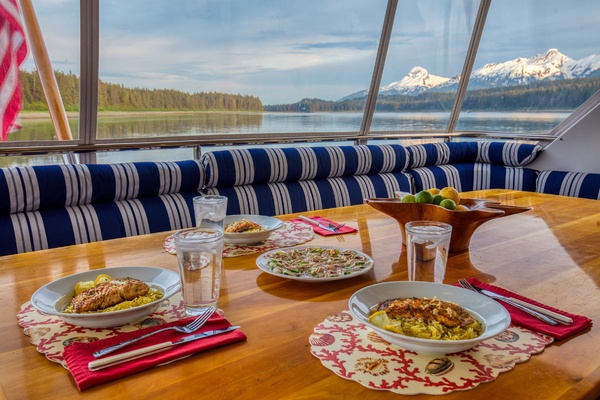 007 Aft Deck Dining