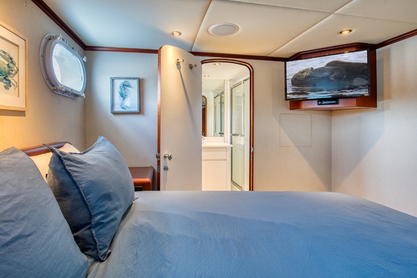 018 Stateroom 02