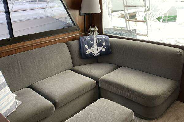 Hatteras SF 52 Yacht For Sale