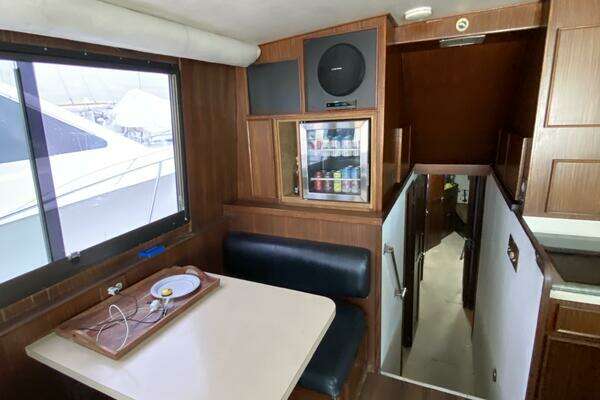 Hatteras SF 52 Yacht For Sale
