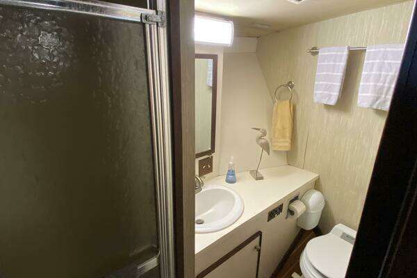 Hatteras SF 52 Yacht For Sale