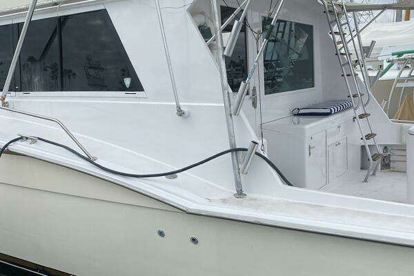 Hatteras SF 52 Yacht For Sale