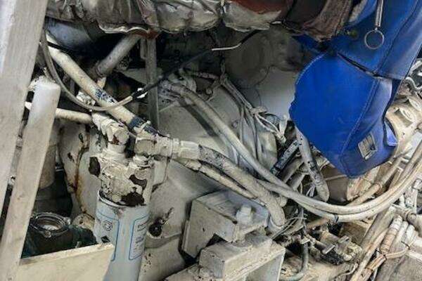 Hatteras SF 52 Yacht For Sale