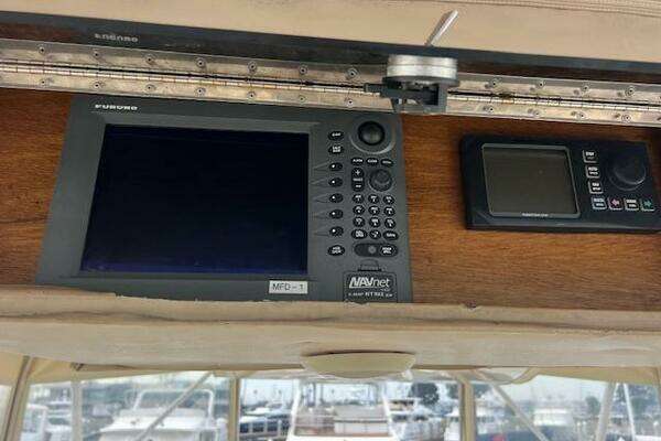 Hatteras SF 52 Yacht For Sale