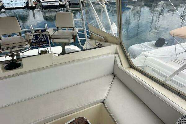 Hatteras SF 52 Yacht For Sale