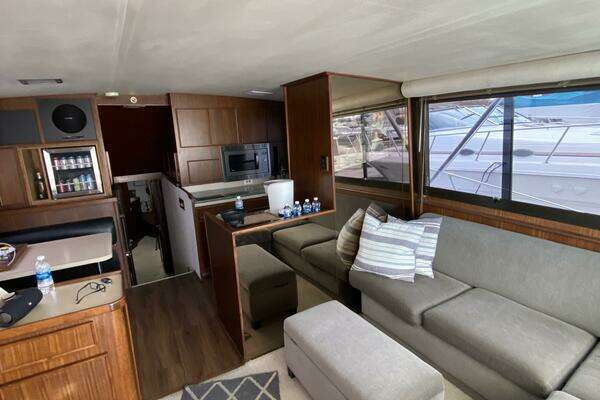 Hatteras SF 52 Yacht For Sale