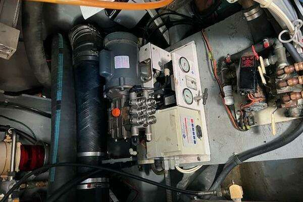 Sea Ray Sundancer Yacht For Sale