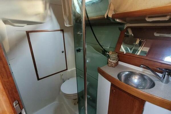 Ealu 35ft Jeanneau Yacht For Sale