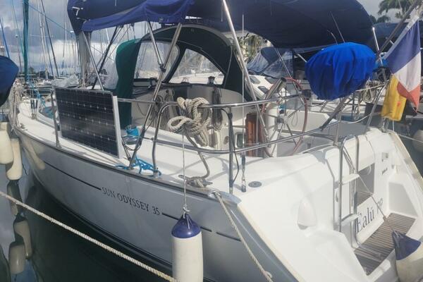 Ealu 35ft Jeanneau Yacht For Sale