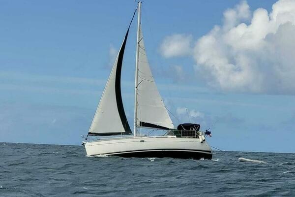 Ealu 35ft Jeanneau Yacht For Sale
