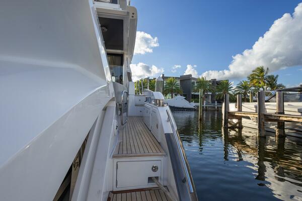 Asymmetry 59ft Azimut Yacht For Sale Asymmetry 59ft Azimut Yacht For Sale