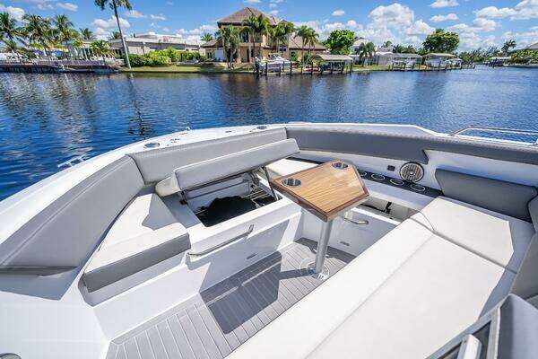 Cruisers Yachts GLS OB Yacht For Sale