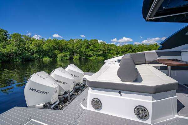 Cruisers Yachts GLS OB Yacht For Sale