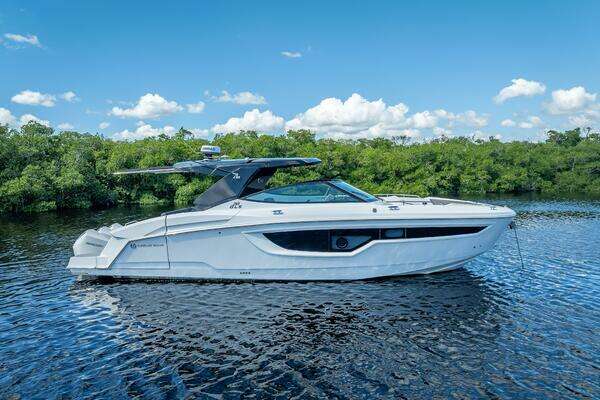 Cruisers Yachts GLS OB Yacht For Sale