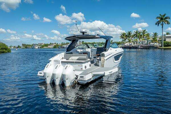 Cruisers Yachts GLS OB Yacht For Sale