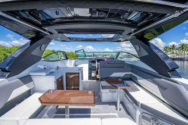 Cruisers Yachts GLS OB Yacht For Sale