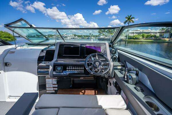 Cruisers Yachts GLS OB Yacht For Sale