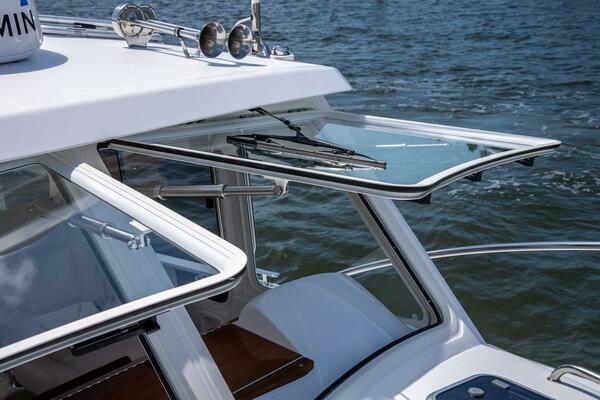 MJM 35 2025 - Foredeck