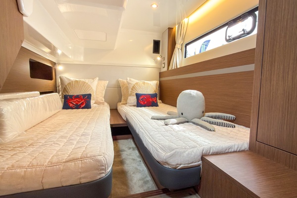 In Stock 42ft Beneteau Yacht For Sale