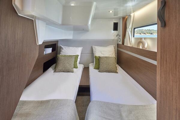 42ft Beneteau Yacht For Sale