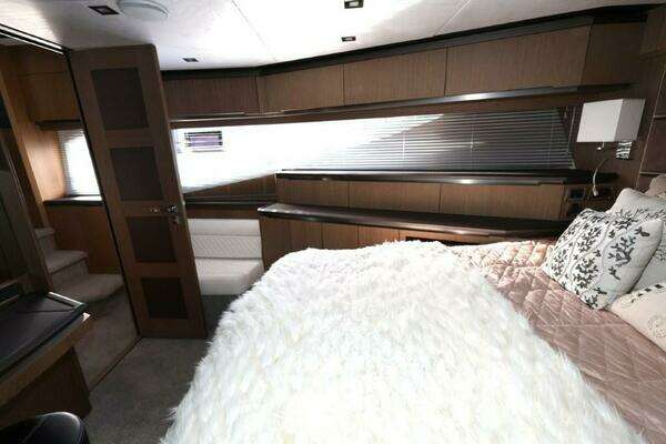 Galeon 650 Sky Yacht For Sale