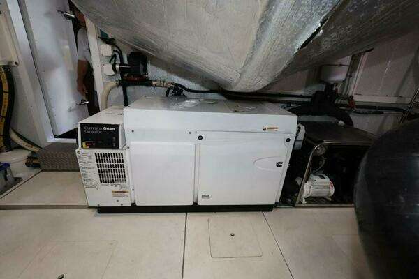 Galeon 650 Sky Yacht For Sale