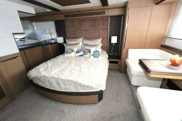 Galeon 650 Sky Yacht For Sale