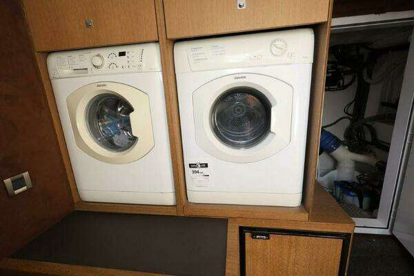 Galeon 650 Sky Yacht For Sale