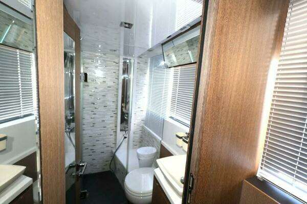 Galeon 650 Sky Yacht For Sale