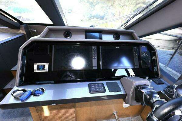 Galeon 650 Sky Yacht For Sale