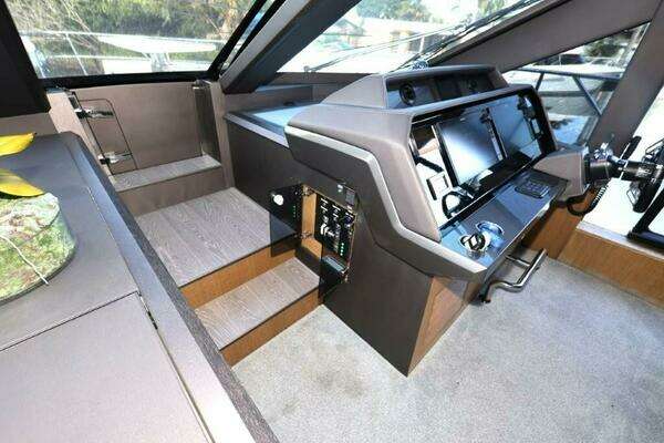 Galeon 650 Sky Yacht For Sale