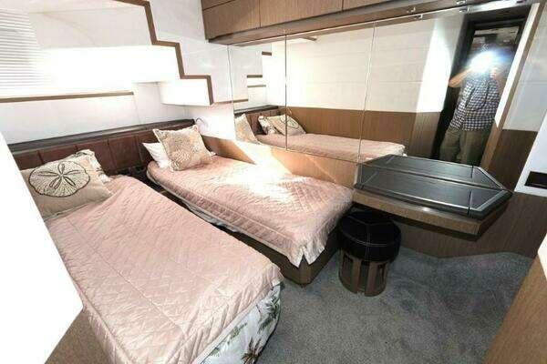 Galeon 650 Sky Yacht For Sale