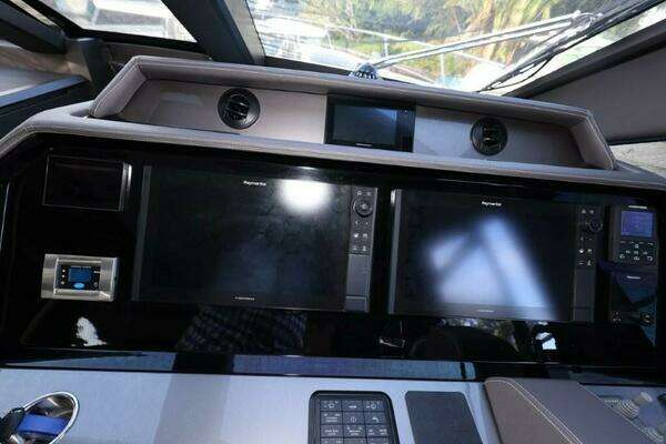 Galeon 650 Sky Yacht For Sale