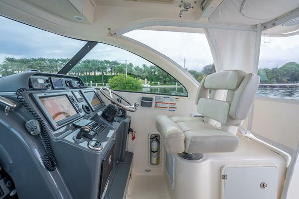 36ft Pursuit Yacht For Sale