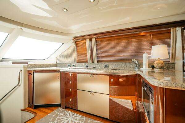 Sea Ray 580 Sedan Bridge Yacht For Sale