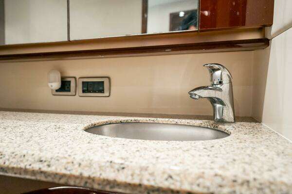 Sea Ray 580 Sedan Bridge Yacht For Sale