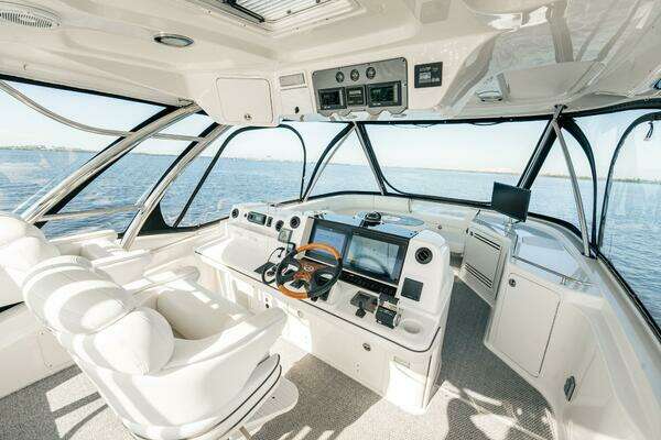 Sea Ray 580 Sedan Bridge Yacht For Sale