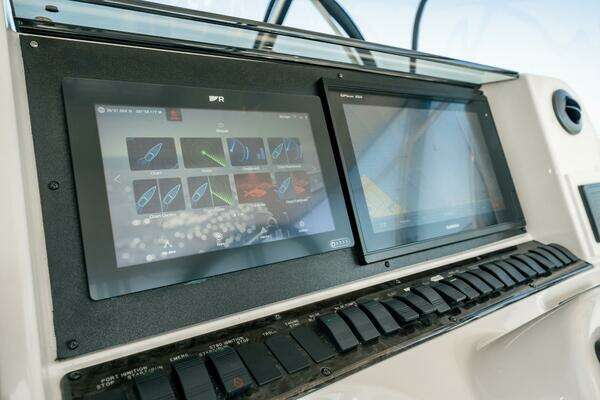 Sea Ray 580 Sedan Bridge Yacht For Sale