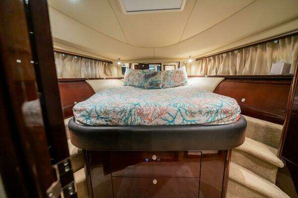 Sea Ray 580 Sedan Bridge Yacht For Sale