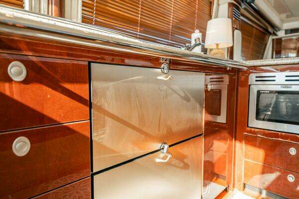 Sea Ray 580 Sedan Bridge Yacht For Sale