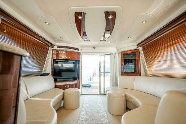 Sea Ray 580 Sedan Bridge Yacht For Sale