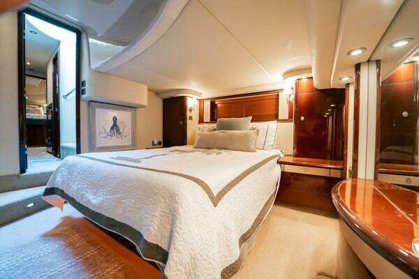 Sea Ray 580 Sedan Bridge Yacht For Sale