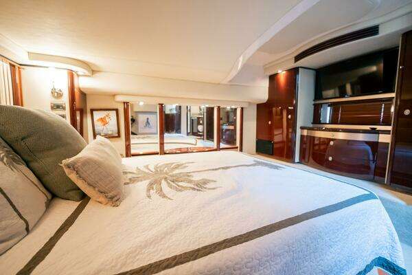 Sea Ray 580 Sedan Bridge Yacht For Sale