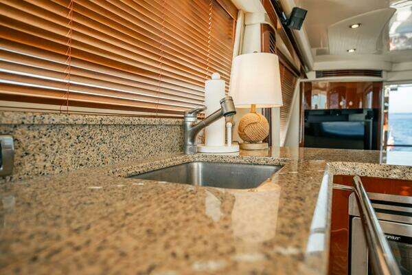 Sea Ray 580 Sedan Bridge Yacht For Sale