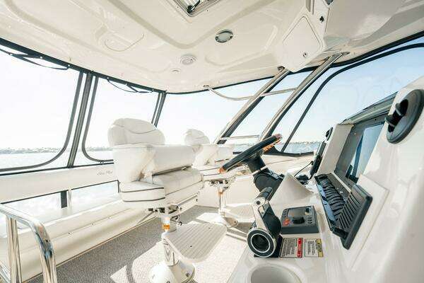 Sea Ray 580 Sedan Bridge Yacht For Sale