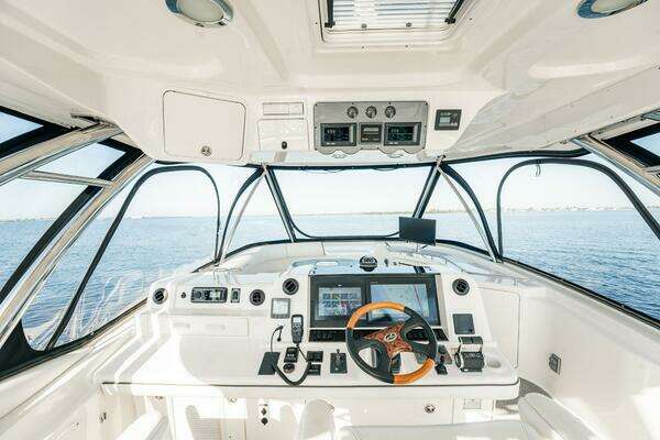 Sea Ray 580 Sedan Bridge Yacht For Sale